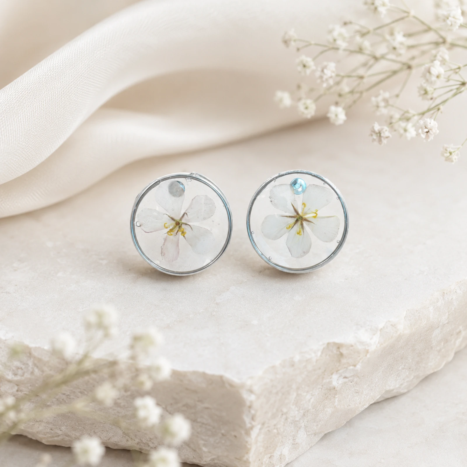 Boucles d’oreilles Fleur Minimaliste – Image 2